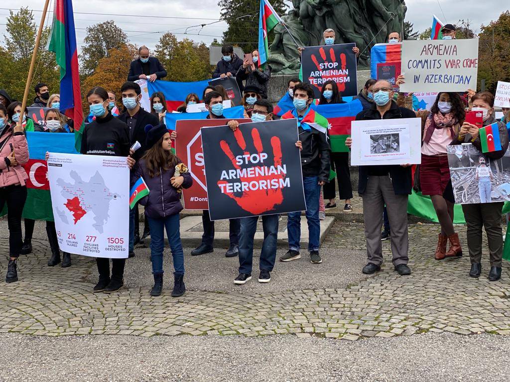 Ermenilerin sivil katliamları Bern'de protesto edildi 3