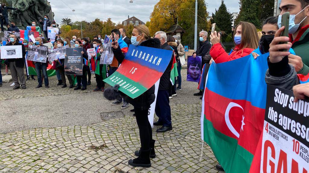 Ermenilerin sivil katliamları Bern'de protesto edildi 4