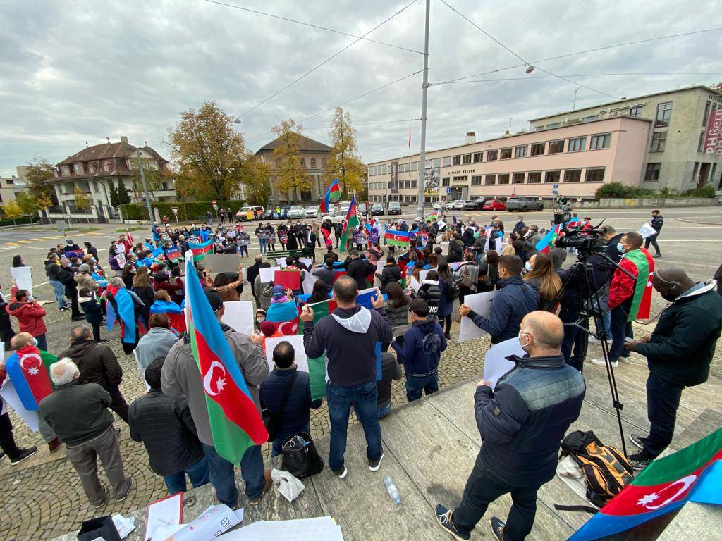 Ermenilerin sivil katliamları Bern'de protesto edildi 5