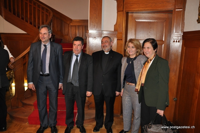 Başbakan Yardımcısı Arınç İsviçre'de STK temsilcileri ile görüştü 11