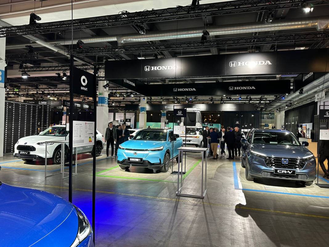 Yeni  elektrikli araçlar Auto Zürih’de görücüye çıktı. 11