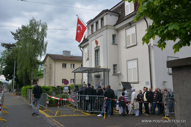 İsviçre’de seçmenlerinin oy verme işlemi devam ediyor 1