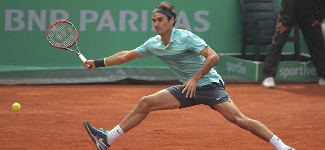 Federer adını finale yazdırdı