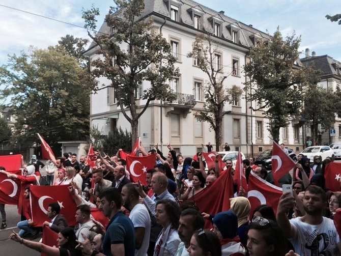 Bern'de miting sonrası olaylar çıktı