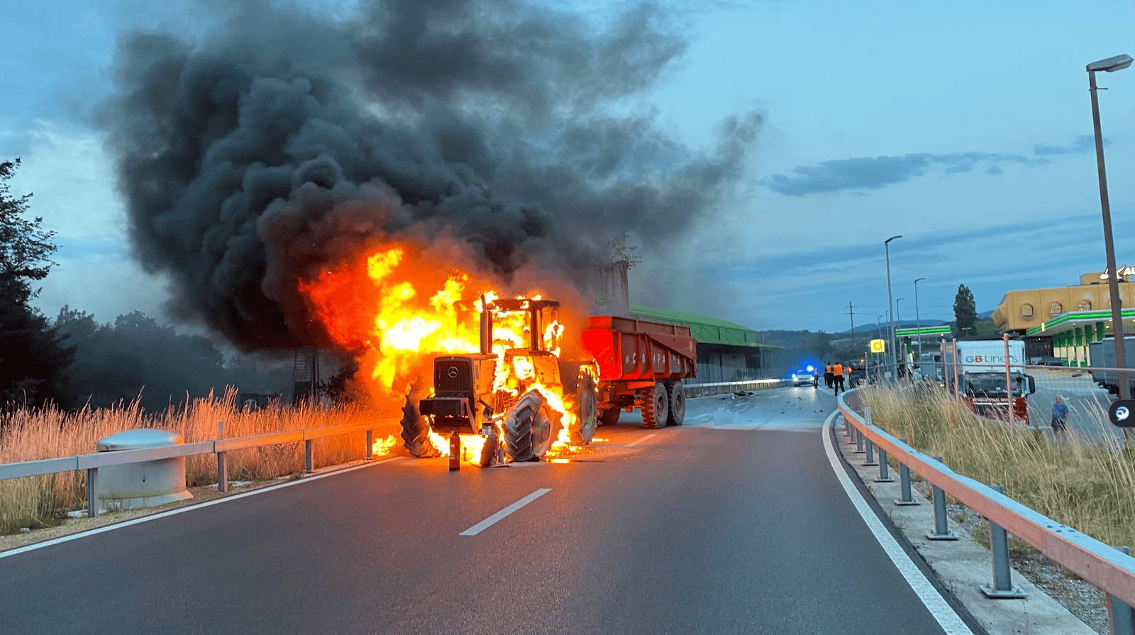 Traktörle kafa kafaya çarpışan motorlu hayatını kaybetti