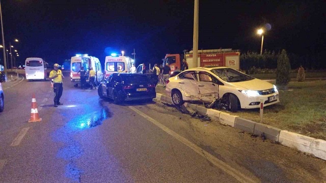 Gurbetçi aile kaza yaptı: 3 kişi yaralandı