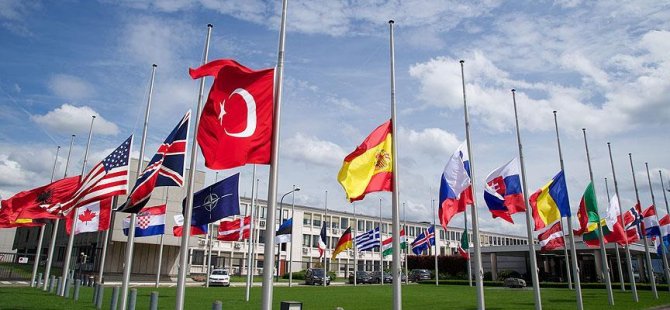 NATO'da bayraklar yarıya indirildi