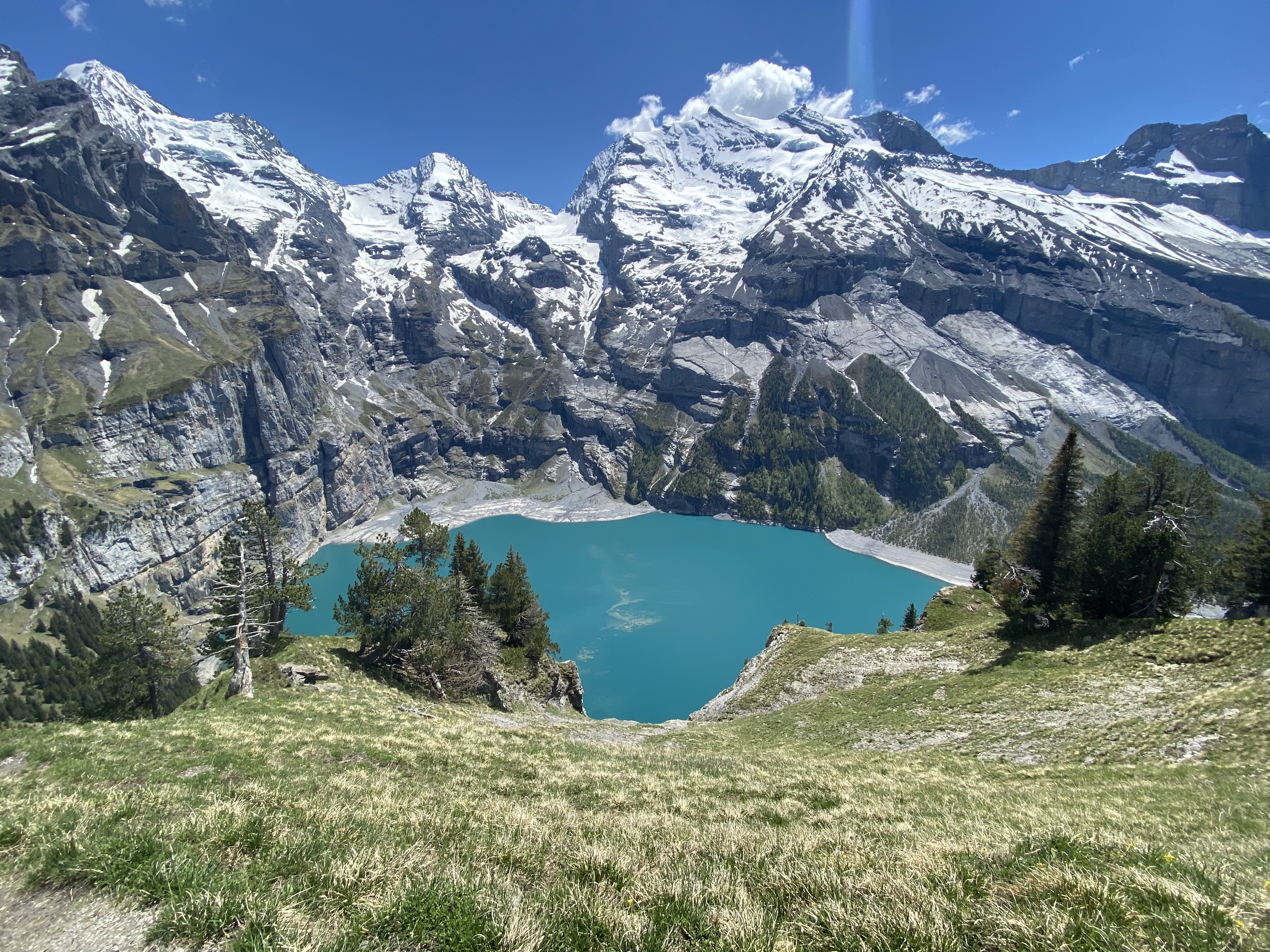 Bern kantonun da, Kandersteg bölgesinde çığ düşmesi sonucu bir kişi öldü dört kişi yaralandı