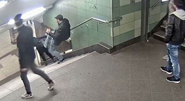 Metroda kadına tekme atan zanlı yakalandı