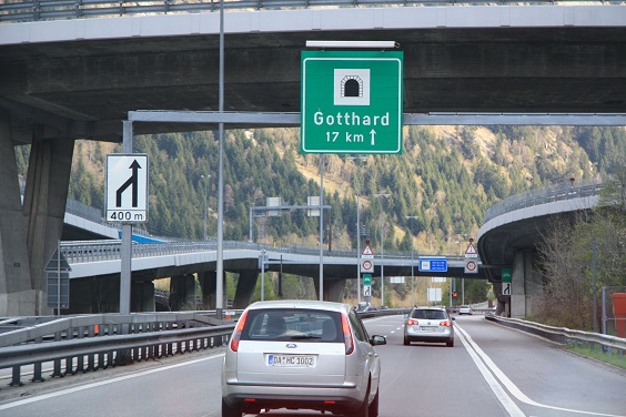 Gotthard'da 8 Kilometrelik Trafik