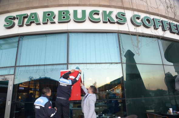 MHP'li başkan Adana'daki Starbucks'lara bunu yaptırdı!