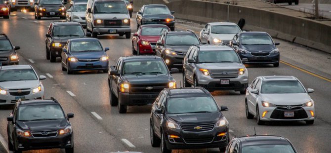 Wallis’te yanan bir araba trafiği aksattı