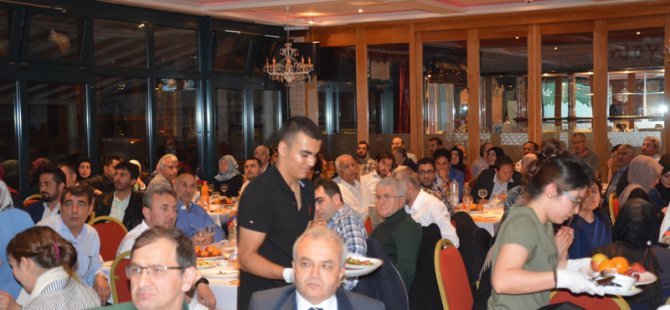 TDV Vakfı üyeleri iftarda buluştu